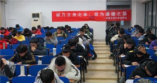 无人监考下的考场风云（探究无人监考下的考试真相）