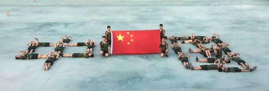 五星红旗伴我成长（一个中国人的成长经历）