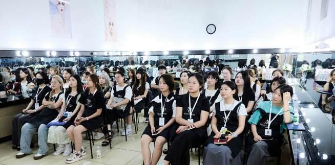 我的新同学——小李（一位充满勇气的人）