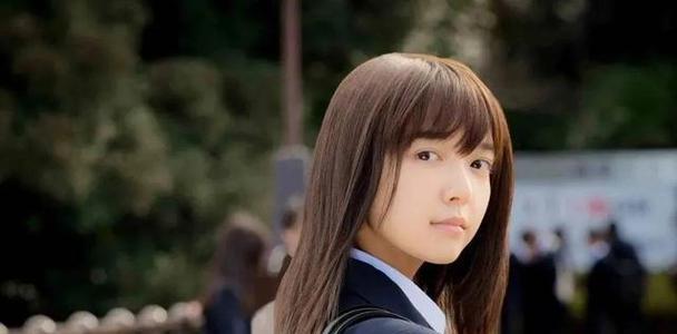 雕琢青春的美好（一个自信的女孩如何在成长中雕琢自己）