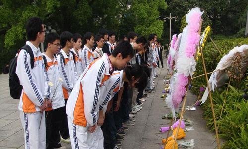 清明扫墓，悼念烈士（清明祭扫，见证爱国精神）