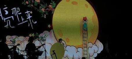 看，月亮爬上来了（一个女孩的故事）