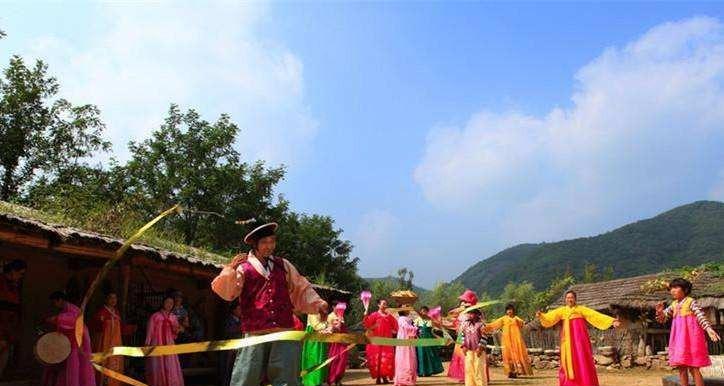 《独自走过湖畔》（朝鲜族风俗习惯故事）