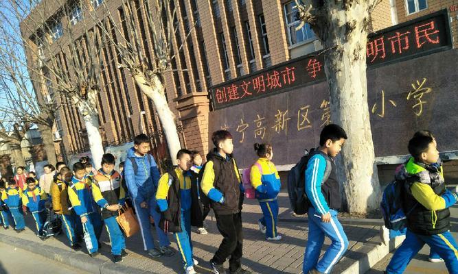 “共同成长，彼此感动”（“共同成长，彼此感动”）