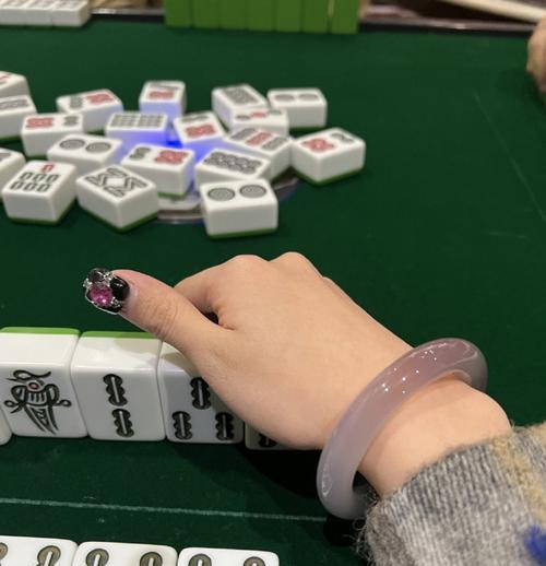 淡淡的光（那个女孩与灯塔）