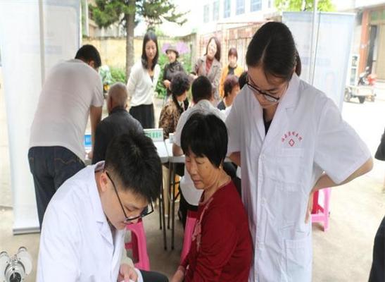 母爱无声奉献（一位母亲的爱与坚持）