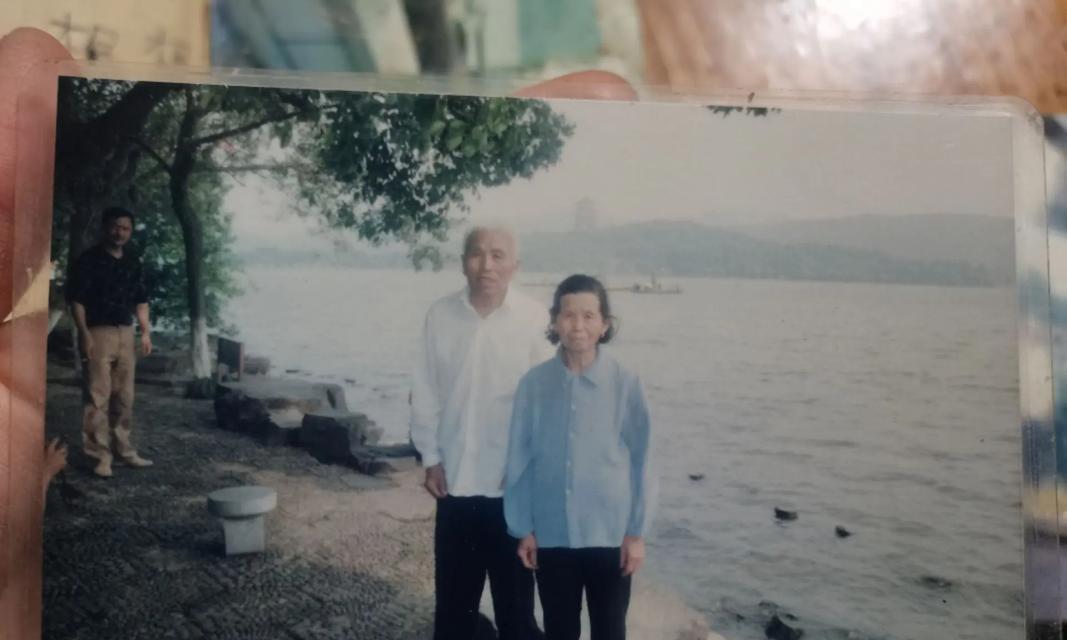 怀念外婆的温情关爱（她的生命旅程给我们留下了珍贵的记忆）