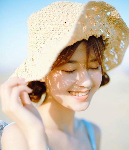 含泪的微笑——一个女孩的坚强（她的故事让我们看到了生命的美丽）