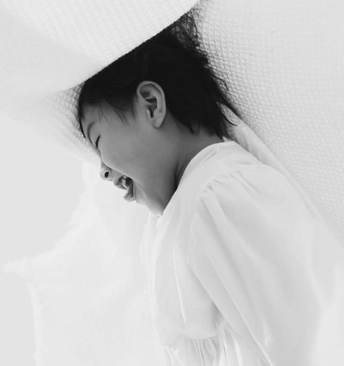 淘气小姑娘的趣事（跑跳天真无邪）