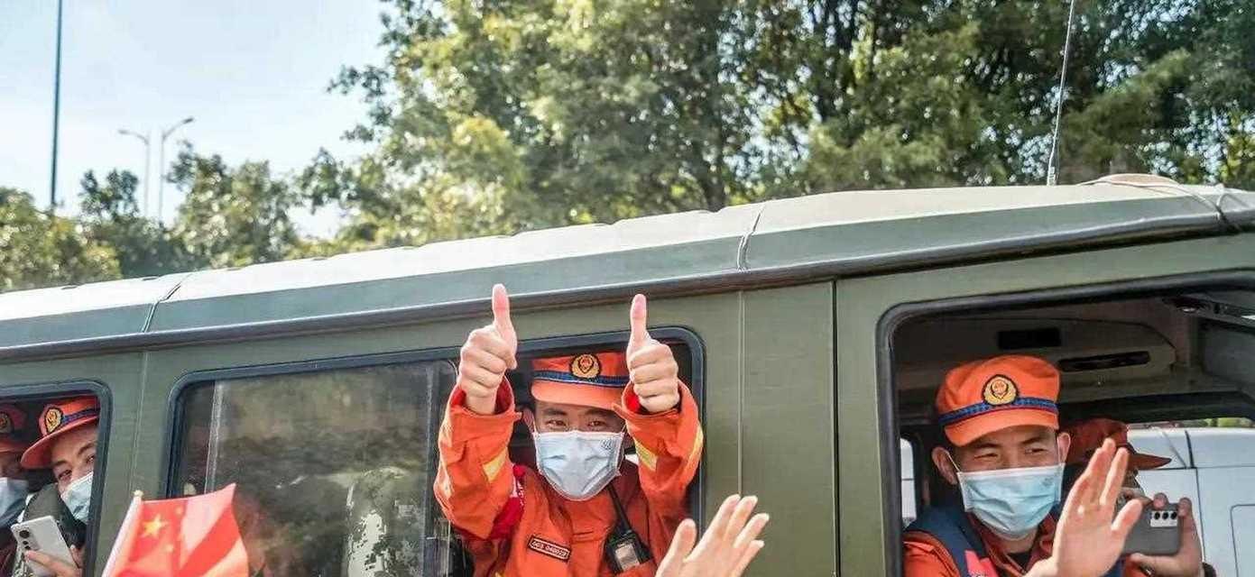 奋不顾身的拯救（水火中的勇气与爱心）