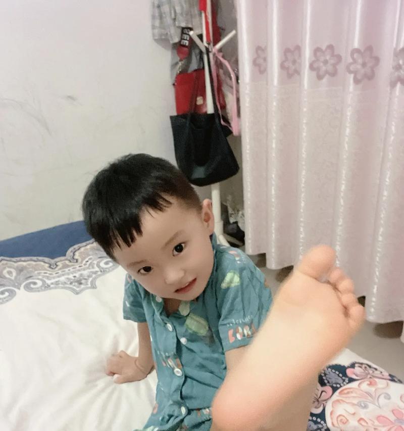 不想长大的故事（当无忧无虑的童年结束时，成长的阴影随之而来）