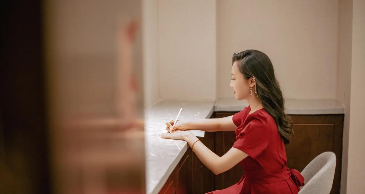 在凡尘中熠熠发光（那些平凡生命里的闪耀）