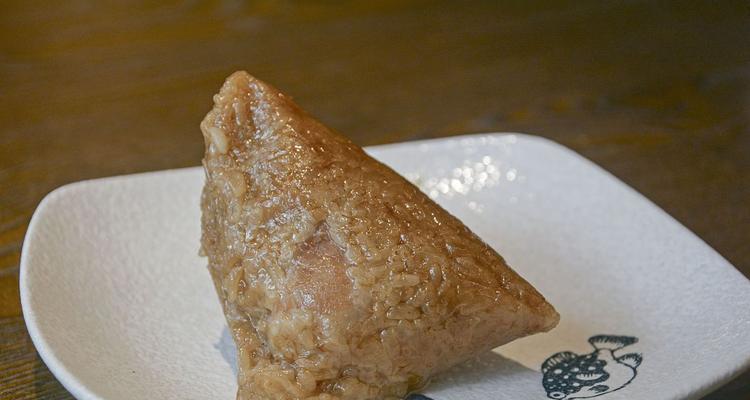 粽香满溢，故事温馨（传统美食，伴随生命）
