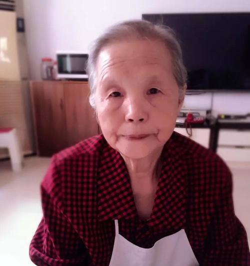 手帕见证爱与成长（陪伴一个女孩的整个童年）