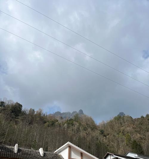 一个快乐的小女孩和她对阳光的渴望（一个快乐的小女孩和她对阳光的渴望）