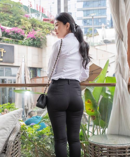 我身后那个人（一个神秘的背影，让我沉浸在回忆中）
