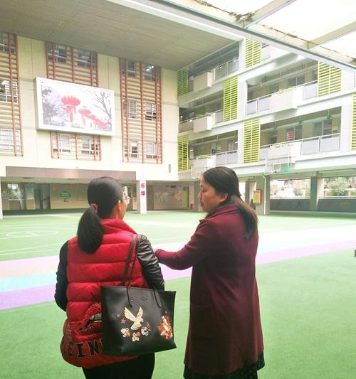 小姑娘的坚强(勇敢面对生命中的挑战)